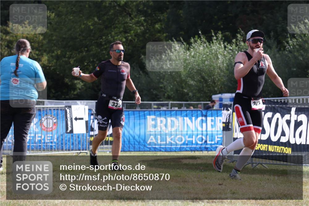 31.08.2025 - Elbe Triathlon Hamburg Strokosch-Dieckow http://msf.ph/oto/8650870 31.08.2025 09:53:51 Laufen 100, 00, 3, 325, 249 meine-sportfotos.de