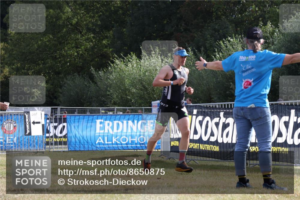 31.08.2025 - Elbe Triathlon Hamburg Strokosch-Dieckow http://msf.ph/oto/8650875 31.08.2025 09:53:55 Laufen 150, 100, 100 meine-sportfotos.de
