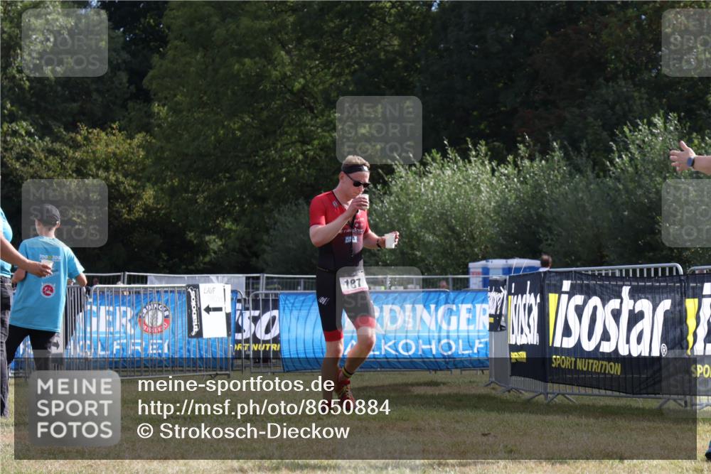 31.08.2025 - Elbe Triathlon Hamburg Strokosch-Dieckow http://msf.ph/oto/8650884 31.08.2025 09:54:06 Laufen 100, 100, 10771, 187 meine-sportfotos.de