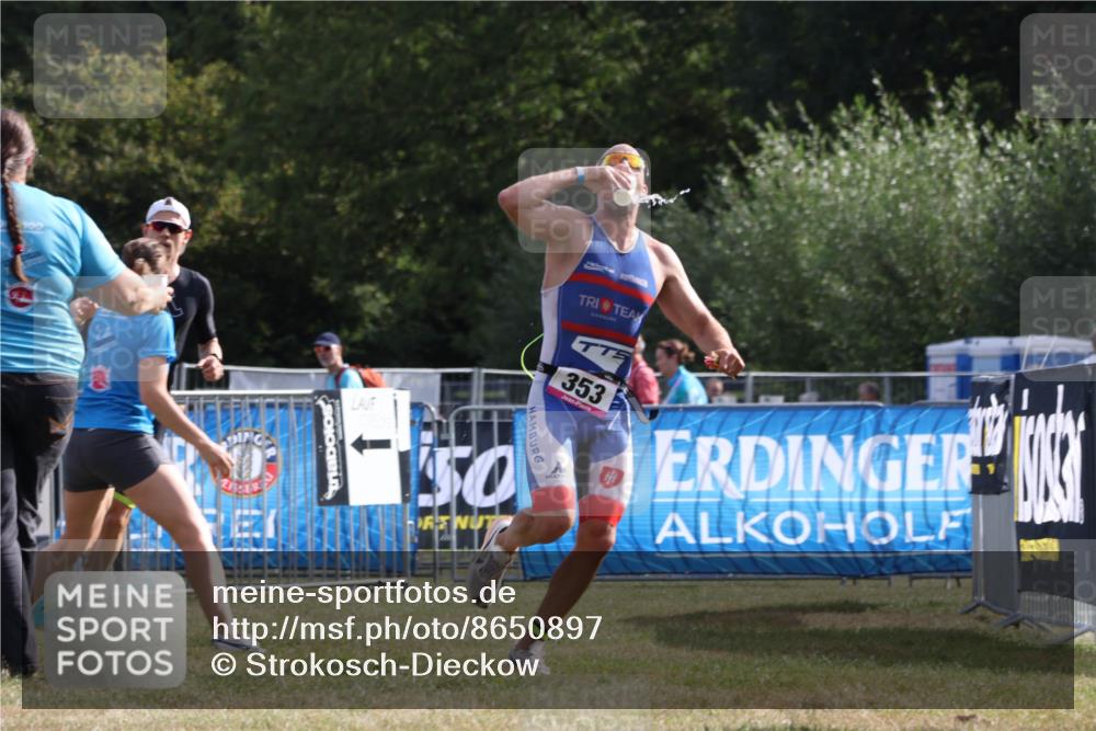 31.08.2025 - Elbe Triathlon Hamburg Strokosch-Dieckow http://msf.ph/oto/8650897 31.08.2025 09:54:19 Laufen 100, 353, 150 meine-sportfotos.de