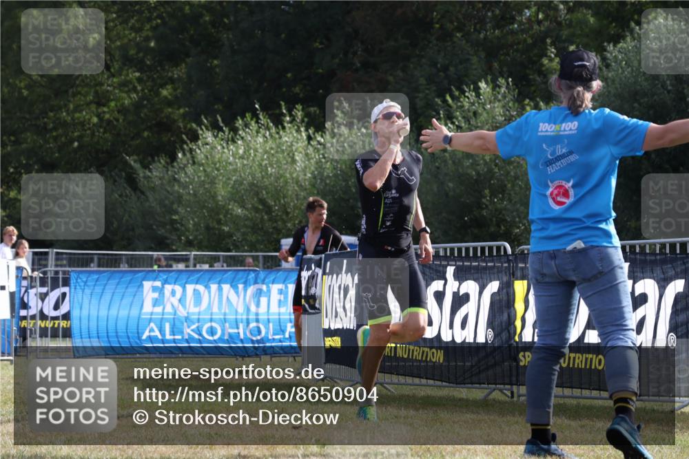 31.08.2025 - Elbe Triathlon Hamburg Strokosch-Dieckow http://msf.ph/oto/8650904 31.08.2025 09:54:21 Laufen 100, 100 meine-sportfotos.de