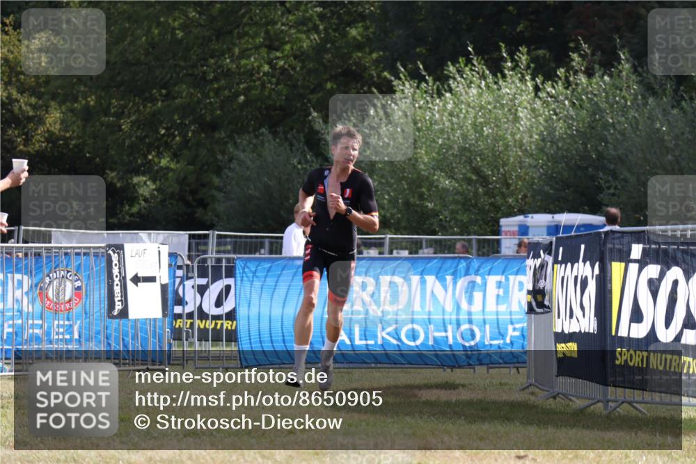 31.08.2025 - Elbe Triathlon Hamburg Strokosch-Dieckow http://msf.ph/oto/8650905 31.08.2025 09:54:22 Laufen 30 meine-sportfotos.de