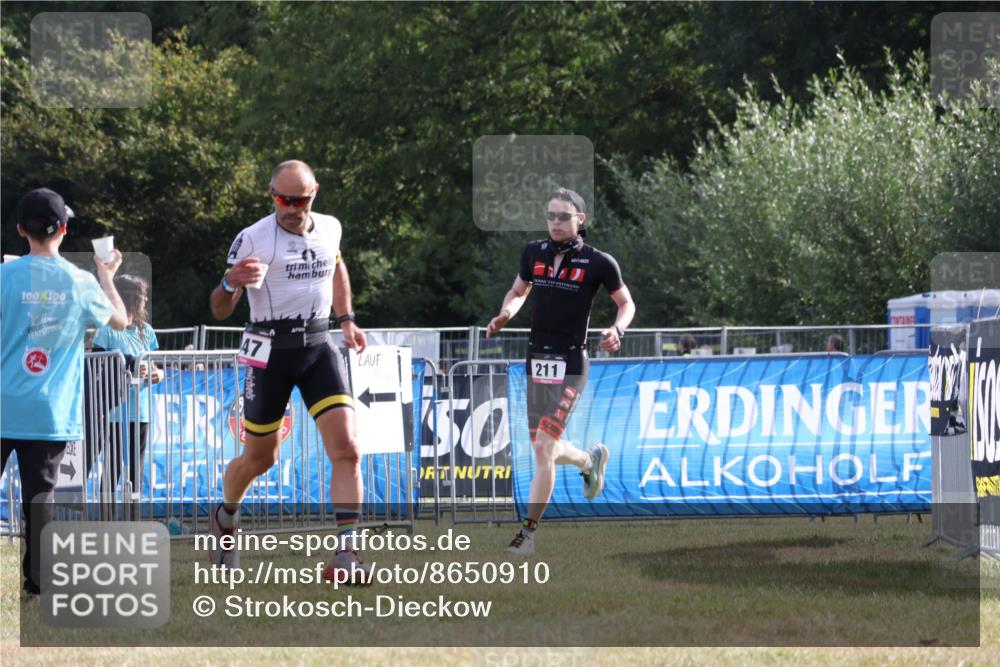 31.08.2025 - Elbe Triathlon Hamburg Strokosch-Dieckow http://msf.ph/oto/8650910 31.08.2025 09:54:31 Laufen 100, 100, 47, 211 meine-sportfotos.de