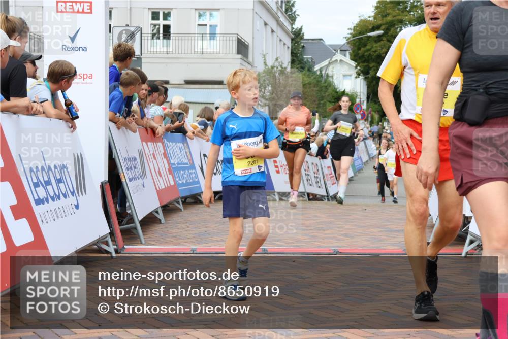 31.08.2025 - 21. Blankeneser Heldenlauf Strokosch-Dieckow http://msf.ph/oto/8650919 31.08.2025 10:36:18 Ziel 2645, 2281, 2282, 2500, 2369, 2377, 2670, 2674 meine-sportfotos.de