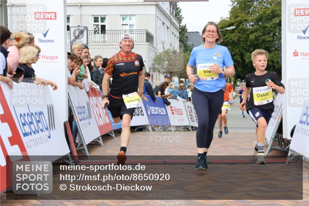 31.08.2025 - 21. Blankeneser Heldenlauf Strokosch-Dieckow http://msf.ph/oto/8650920 31.08.2025 10:30:37 Ziel 2560, 2106, 2599, 2102 meine-sportfotos.de