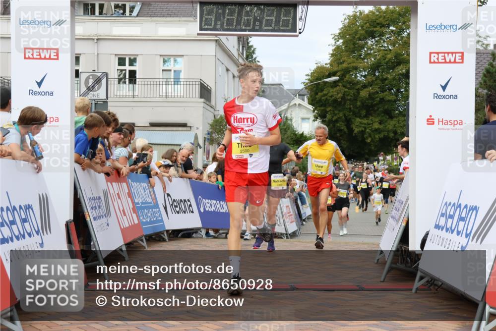 31.08.2025 - 21. Blankeneser Heldenlauf Strokosch-Dieckow http://msf.ph/oto/8650928 31.08.2025 10:36:14 Ziel 2281, 2282, 2500, 2369 meine-sportfotos.de