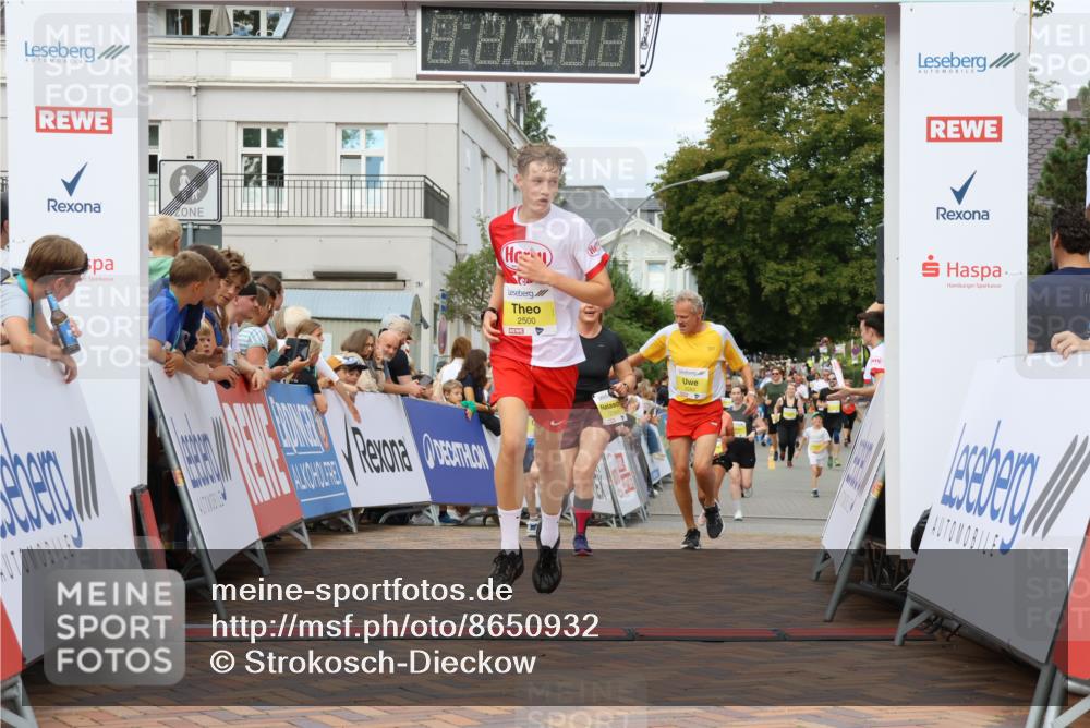 31.08.2025 - 21. Blankeneser Heldenlauf Strokosch-Dieckow http://msf.ph/oto/8650932 31.08.2025 10:36:14 Ziel 2281, 2282, 2500, 2369 meine-sportfotos.de