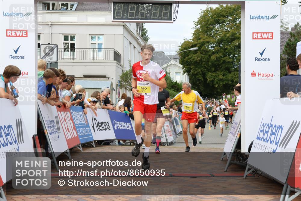 31.08.2025 - 21. Blankeneser Heldenlauf Strokosch-Dieckow http://msf.ph/oto/8650935 31.08.2025 10:36:13 Ziel 2281, 2282, 2500, 2369 meine-sportfotos.de