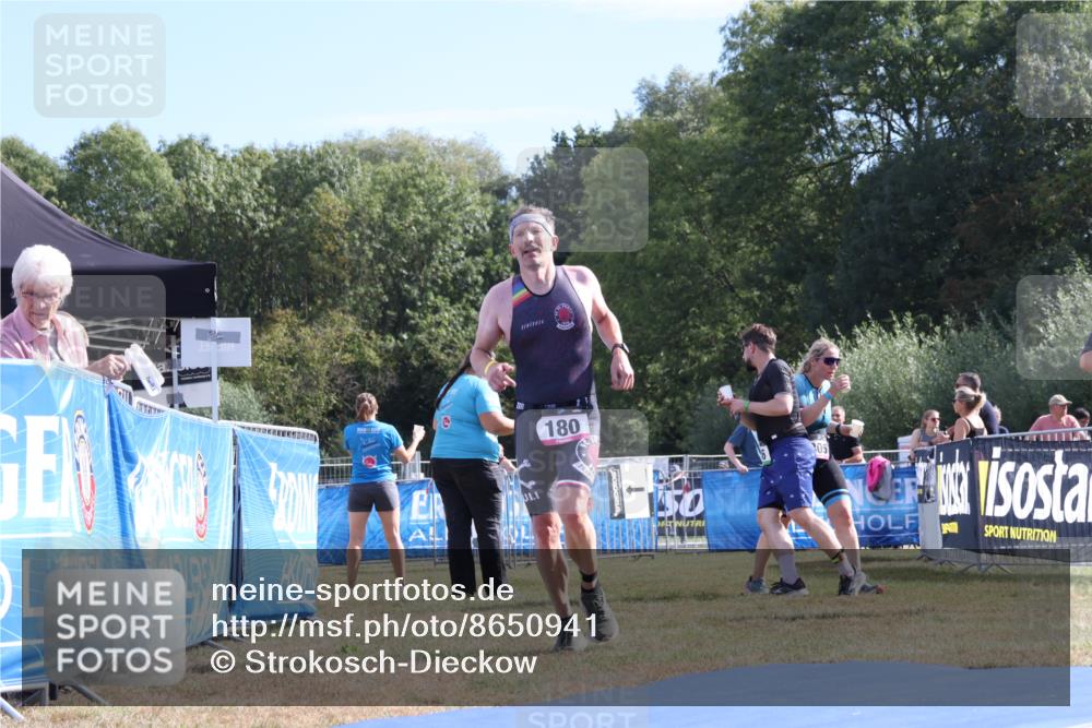 31.08.2025 - Elbe Triathlon Hamburg Strokosch-Dieckow http://msf.ph/oto/8650941 31.08.2025 10:29:53 Ziel 180 meine-sportfotos.de