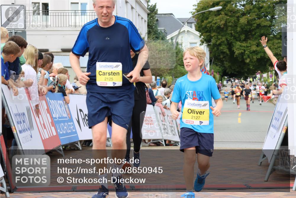 31.08.2025 - 21. Blankeneser Heldenlauf Strokosch-Dieckow http://msf.ph/oto/8650945 31.08.2025 10:35:58 Ziel 2696, 2338, 2316, 2125, 2127, 2400 meine-sportfotos.de
