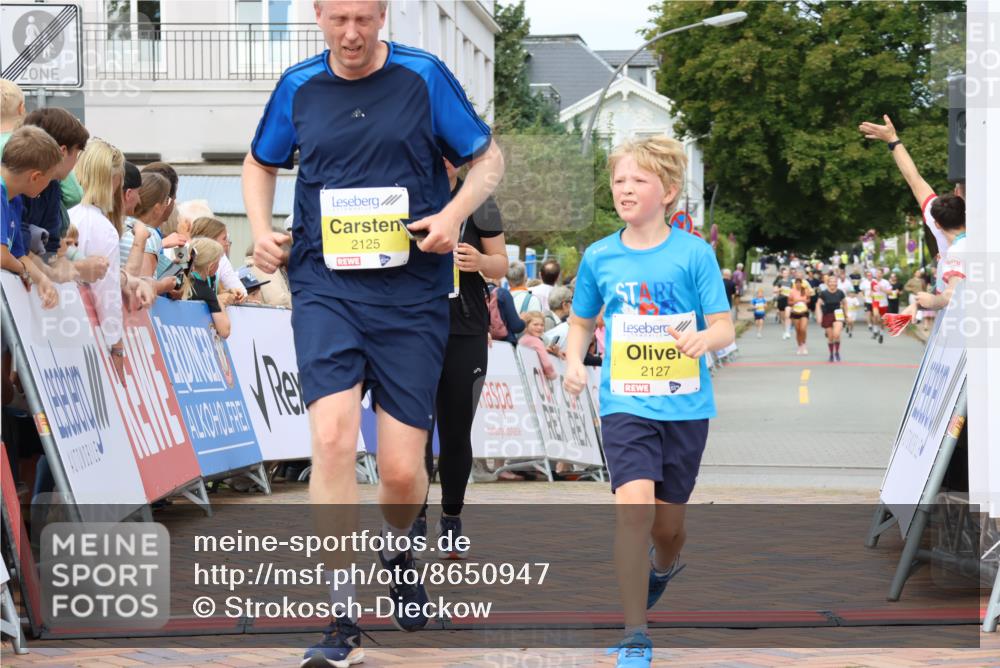 31.08.2025 - 21. Blankeneser Heldenlauf Strokosch-Dieckow http://msf.ph/oto/8650947 31.08.2025 10:35:58 Ziel 2696, 2338, 2316, 2125, 2127, 2400 meine-sportfotos.de