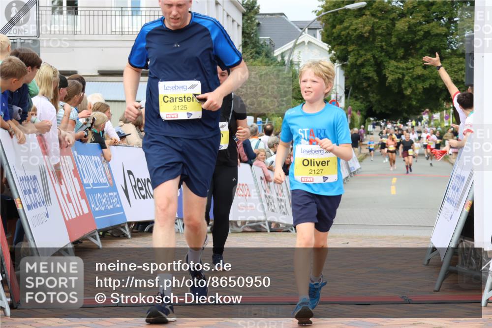 31.08.2025 - 21. Blankeneser Heldenlauf Strokosch-Dieckow http://msf.ph/oto/8650950 31.08.2025 10:35:58 Ziel 2696, 2338, 2316, 2125, 2127, 2400 meine-sportfotos.de