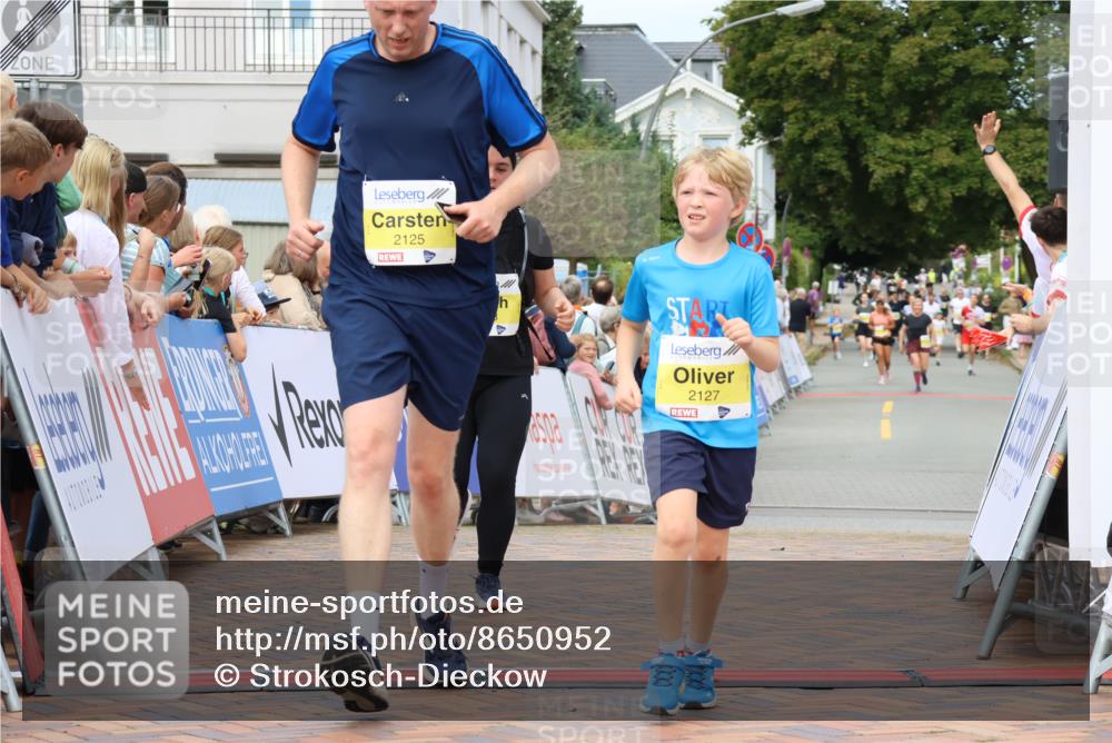31.08.2025 - 21. Blankeneser Heldenlauf Strokosch-Dieckow http://msf.ph/oto/8650952 31.08.2025 10:35:58 Ziel 2696, 2338, 2316, 2125, 2127, 2400 meine-sportfotos.de