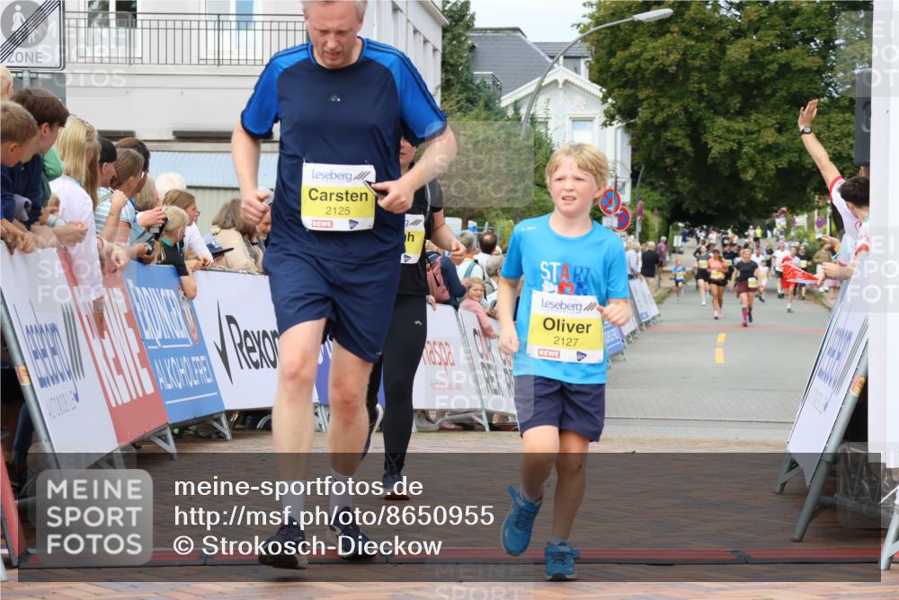 31.08.2025 - 21. Blankeneser Heldenlauf Strokosch-Dieckow http://msf.ph/oto/8650955 31.08.2025 10:35:58 Ziel 2696, 2338, 2316, 2125, 2127, 2400 meine-sportfotos.de