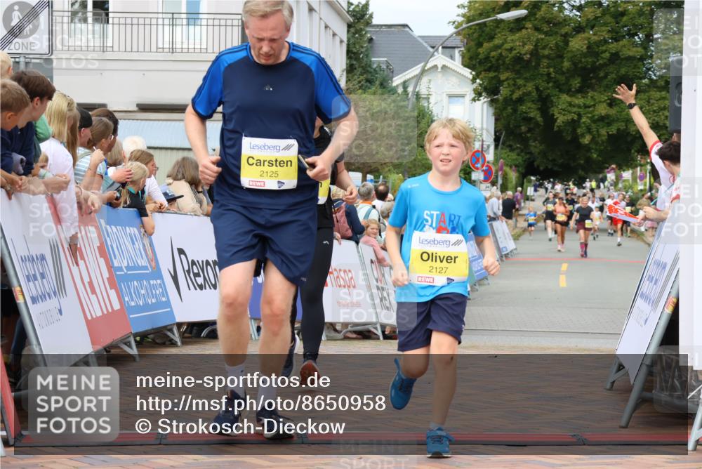 31.08.2025 - 21. Blankeneser Heldenlauf Strokosch-Dieckow http://msf.ph/oto/8650958 31.08.2025 10:35:58 Ziel 2696, 2338, 2316, 2125, 2127, 2400 meine-sportfotos.de