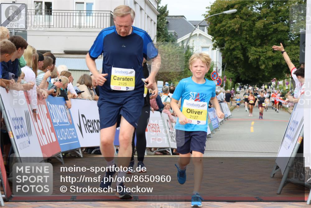 31.08.2025 - 21. Blankeneser Heldenlauf Strokosch-Dieckow http://msf.ph/oto/8650960 31.08.2025 10:35:58 Ziel 2696, 2338, 2316, 2125, 2127, 2400 meine-sportfotos.de