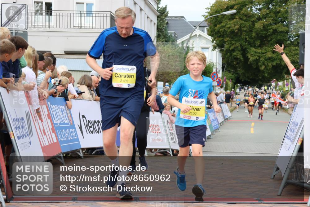 31.08.2025 - 21. Blankeneser Heldenlauf Strokosch-Dieckow http://msf.ph/oto/8650962 31.08.2025 10:35:58 Ziel 2696, 2338, 2316, 2125, 2127, 2400 meine-sportfotos.de