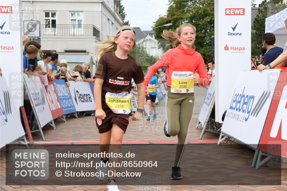 31.08.2025 - 21. Blankeneser Heldenlauf Strokosch-Dieckow http://msf.ph/oto/8650964 31.08.2025 10:35:55 Ziel 2619, 2620, 2696, 2338, 2316, 2125, 2127, 2400 meine-sportfotos.de
