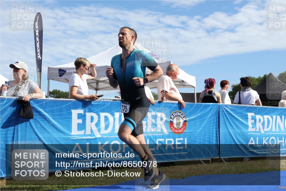 31.08.2025 - Elbe Triathlon Hamburg Strokosch-Dieckow http://msf.ph/oto/8650978 31.08.2025 10:31:17 Ziel 375, 381 meine-sportfotos.de