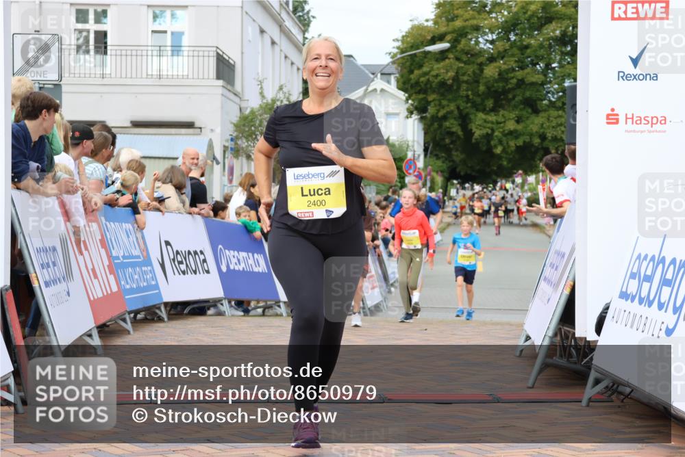 31.08.2025 - 21. Blankeneser Heldenlauf Strokosch-Dieckow http://msf.ph/oto/8650979 31.08.2025 10:35:52 Ziel 2619, 2620, 2622, 2696, 2289, 2290, 2316, 2400 meine-sportfotos.de