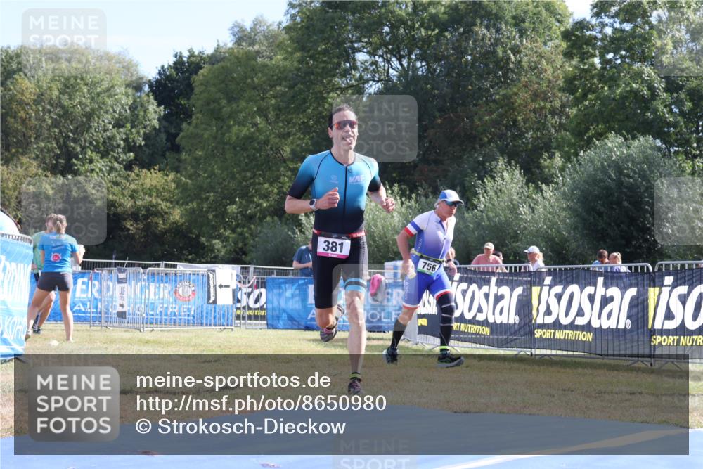 31.08.2025 - Elbe Triathlon Hamburg Strokosch-Dieckow http://msf.ph/oto/8650980 31.08.2025 10:31:23 Ziel 381 meine-sportfotos.de