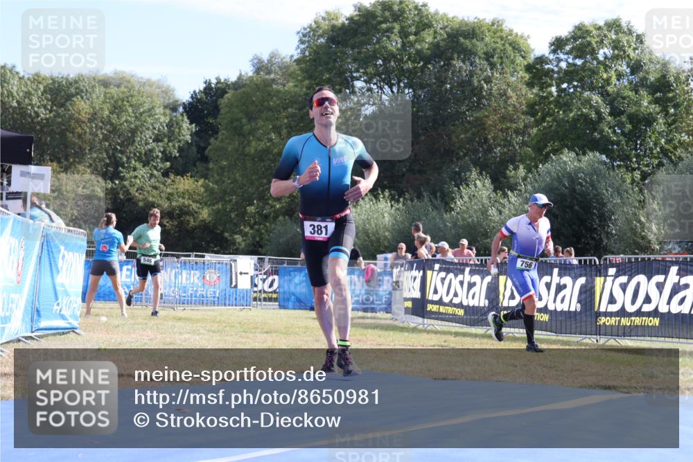 31.08.2025 - Elbe Triathlon Hamburg Strokosch-Dieckow http://msf.ph/oto/8650981 31.08.2025 10:31:24 Ziel 381 meine-sportfotos.de