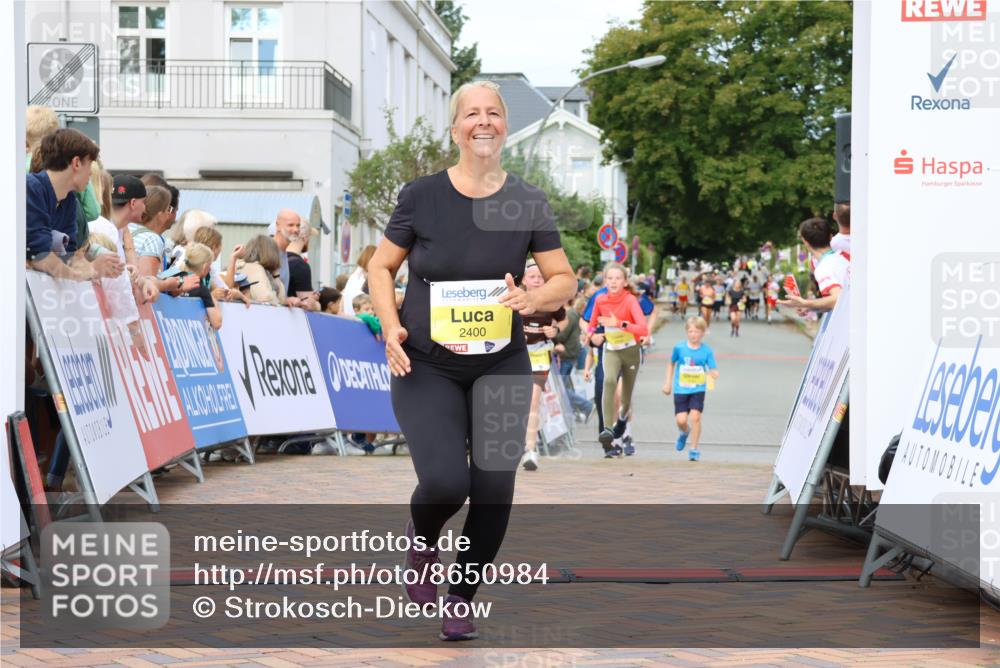 31.08.2025 - 21. Blankeneser Heldenlauf Strokosch-Dieckow http://msf.ph/oto/8650984 31.08.2025 10:35:52 Ziel 2619, 2620, 2622, 2696, 2289, 2290, 2316, 2400 meine-sportfotos.de