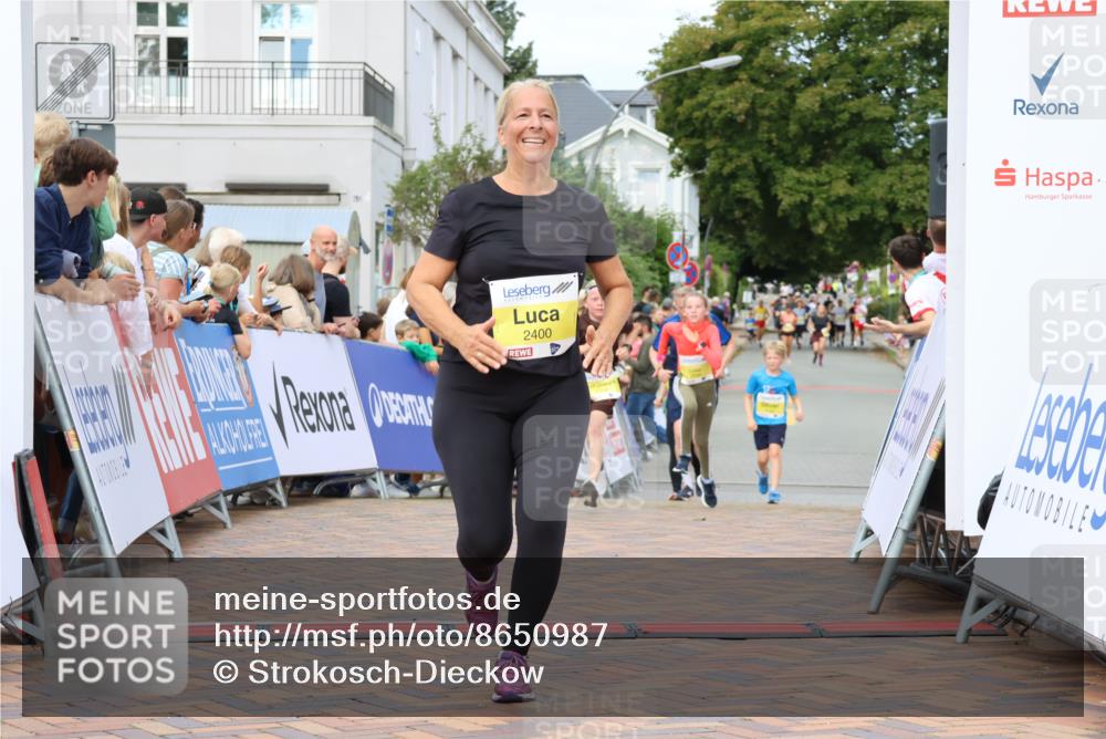 31.08.2025 - 21. Blankeneser Heldenlauf Strokosch-Dieckow http://msf.ph/oto/8650987 31.08.2025 10:35:52 Ziel 2619, 2620, 2622, 2696, 2289, 2290, 2316, 2400 meine-sportfotos.de