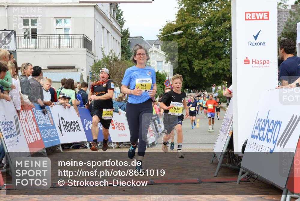 31.08.2025 - 21. Blankeneser Heldenlauf Strokosch-Dieckow http://msf.ph/oto/8651019 31.08.2025 10:30:36 Ziel 2560, 2106, 2599, 2102 meine-sportfotos.de
