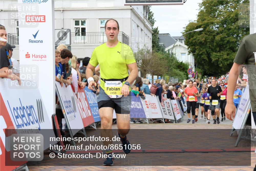 31.08.2025 - 21. Blankeneser Heldenlauf Strokosch-Dieckow http://msf.ph/oto/8651056 31.08.2025 10:35:28 Ziel 2623, 2458, 2283 meine-sportfotos.de