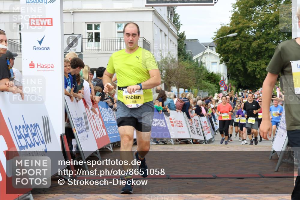 31.08.2025 - 21. Blankeneser Heldenlauf Strokosch-Dieckow http://msf.ph/oto/8651058 31.08.2025 10:35:28 Ziel 2623, 2458, 2283 meine-sportfotos.de