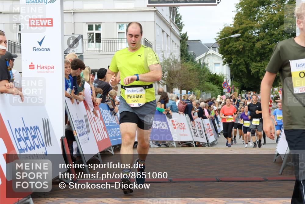 31.08.2025 - 21. Blankeneser Heldenlauf Strokosch-Dieckow http://msf.ph/oto/8651060 31.08.2025 10:35:28 Ziel 2623, 2458, 2283 meine-sportfotos.de
