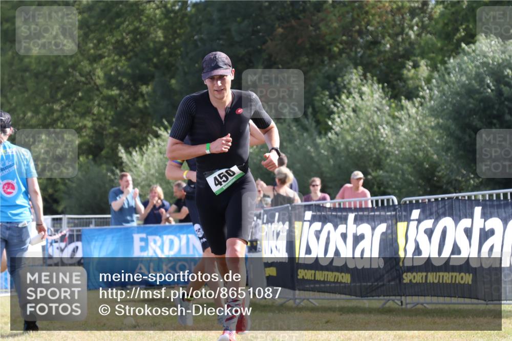 31.08.2025 - Elbe Triathlon Hamburg Strokosch-Dieckow http://msf.ph/oto/8651087 31.08.2025 10:35:42 Ziel 450 meine-sportfotos.de