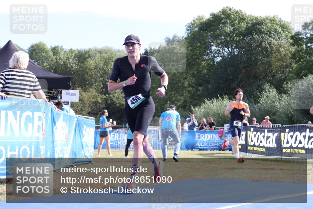 31.08.2025 - Elbe Triathlon Hamburg Strokosch-Dieckow http://msf.ph/oto/8651090 31.08.2025 10:35:43 Ziel 450 meine-sportfotos.de