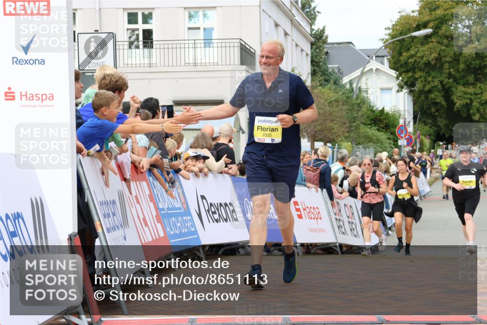 31.08.2025 - 21. Blankeneser Heldenlauf Strokosch-Dieckow http://msf.ph/oto/8651113 31.08.2025 10:35:13 Ziel 2203, 2466, 2335 meine-sportfotos.de