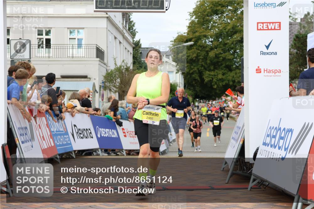 31.08.2025 - 21. Blankeneser Heldenlauf Strokosch-Dieckow http://msf.ph/oto/8651124 31.08.2025 10:35:10 Ziel 2198, 2466, 2547, 2335 meine-sportfotos.de