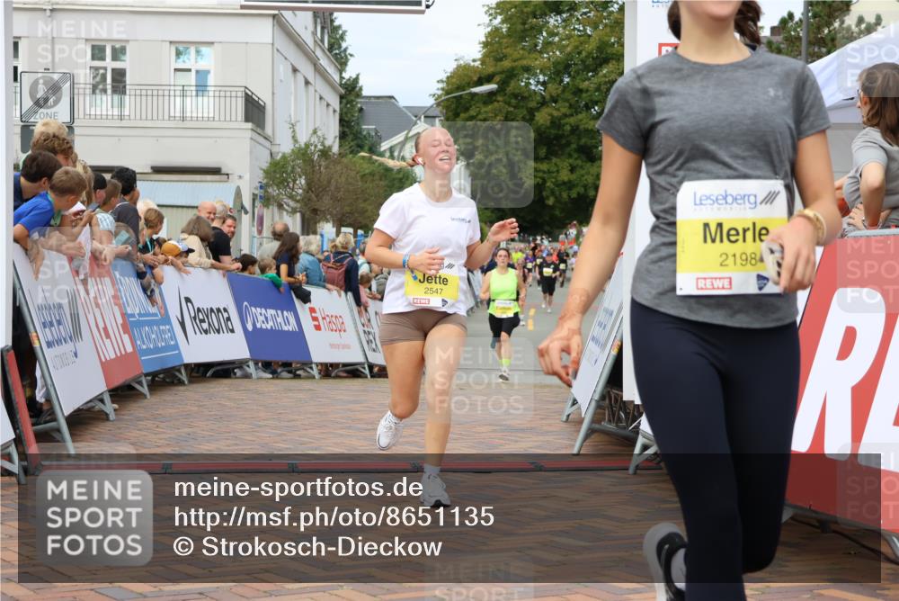 31.08.2025 - 21. Blankeneser Heldenlauf Strokosch-Dieckow http://msf.ph/oto/8651135 31.08.2025 10:35:05 Ziel 2198, 2466, 2547 meine-sportfotos.de