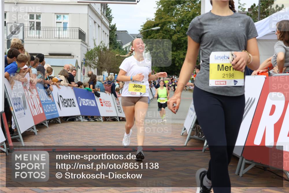 31.08.2025 - 21. Blankeneser Heldenlauf Strokosch-Dieckow http://msf.ph/oto/8651138 31.08.2025 10:35:05 Ziel 2198, 2466, 2547 meine-sportfotos.de