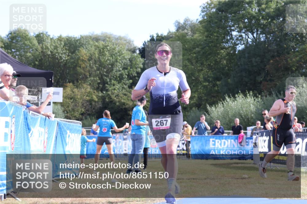 31.08.2025 - Elbe Triathlon Hamburg Strokosch-Dieckow http://msf.ph/oto/8651150 31.08.2025 10:37:52 Ziel 222, 245, 267 meine-sportfotos.de