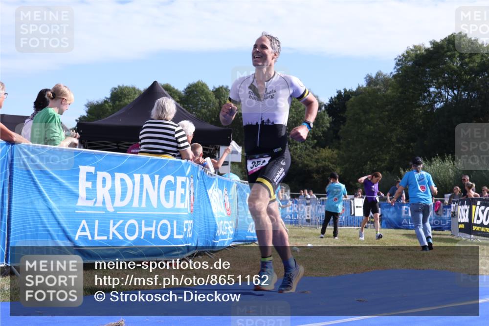 31.08.2025 - Elbe Triathlon Hamburg Strokosch-Dieckow http://msf.ph/oto/8651162 31.08.2025 10:38:26 Ziel 351 meine-sportfotos.de