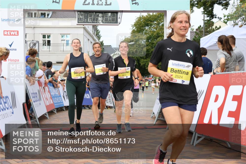 31.08.2025 - 21. Blankeneser Heldenlauf Strokosch-Dieckow http://msf.ph/oto/8651173 31.08.2025 10:34:52 Ziel 2524, 2244, 2214, 2215, 2655, 2488, 2548, 2549, 2438, 2439, 2441, 2442, 2048 meine-sportfotos.de