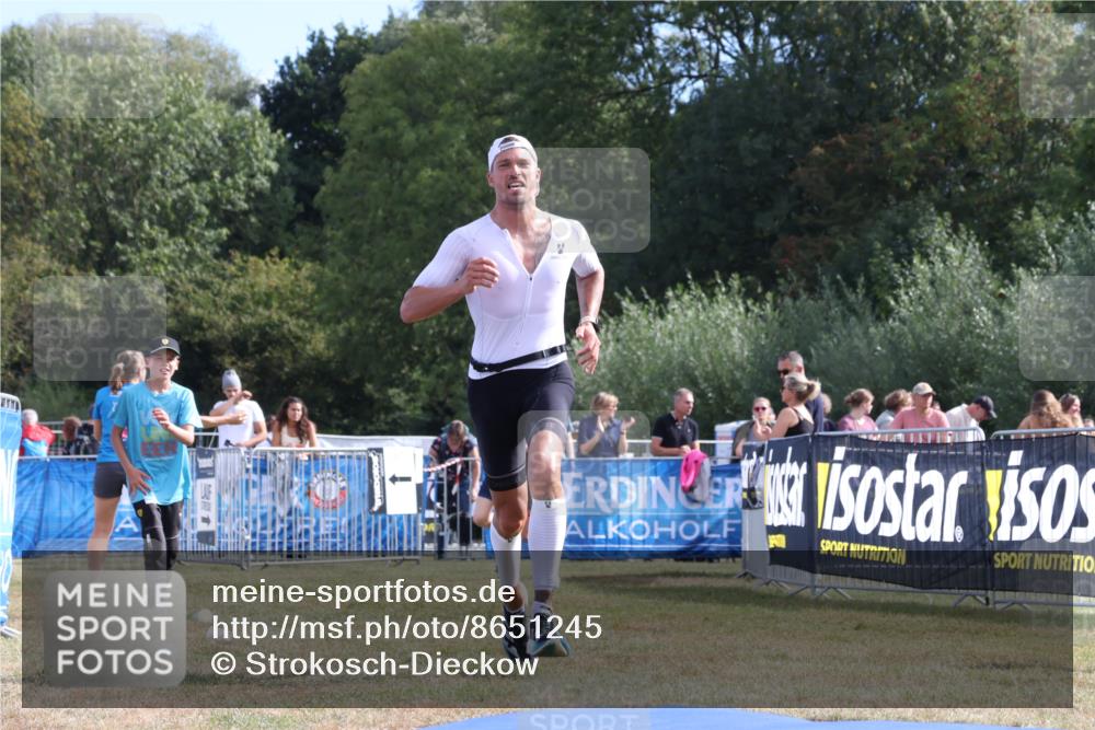 31.08.2025 - Elbe Triathlon Hamburg Strokosch-Dieckow http://msf.ph/oto/8651245 31.08.2025 10:42:10 Ziel 246, 265, 596 meine-sportfotos.de