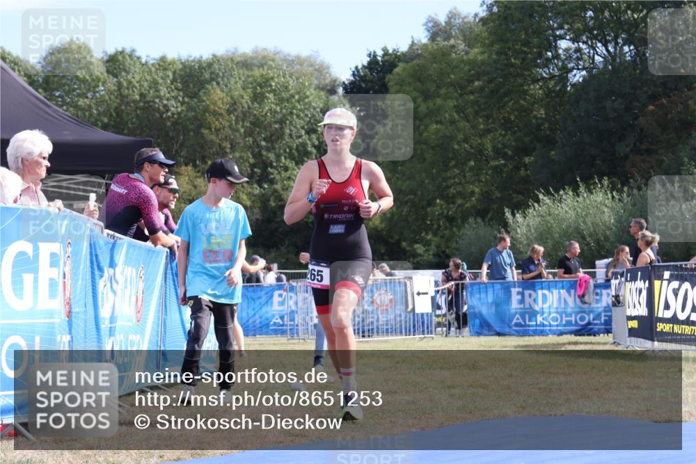 31.08.2025 - Elbe Triathlon Hamburg Strokosch-Dieckow http://msf.ph/oto/8651253 31.08.2025 10:42:16 Ziel 265, 596 meine-sportfotos.de