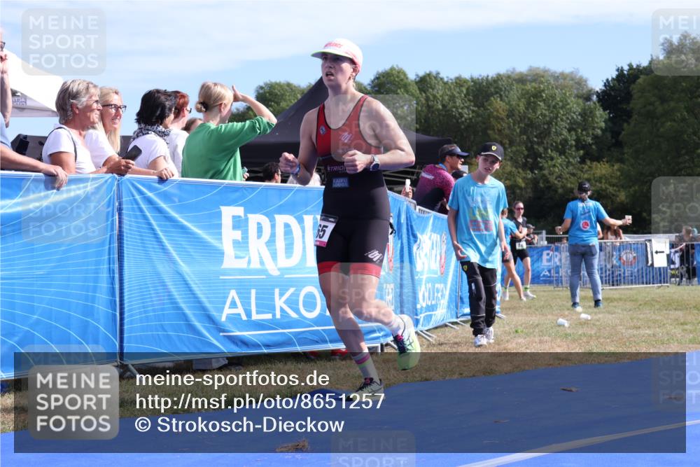 31.08.2025 - Elbe Triathlon Hamburg Strokosch-Dieckow http://msf.ph/oto/8651257 31.08.2025 10:42:17 Ziel 265, 596 meine-sportfotos.de