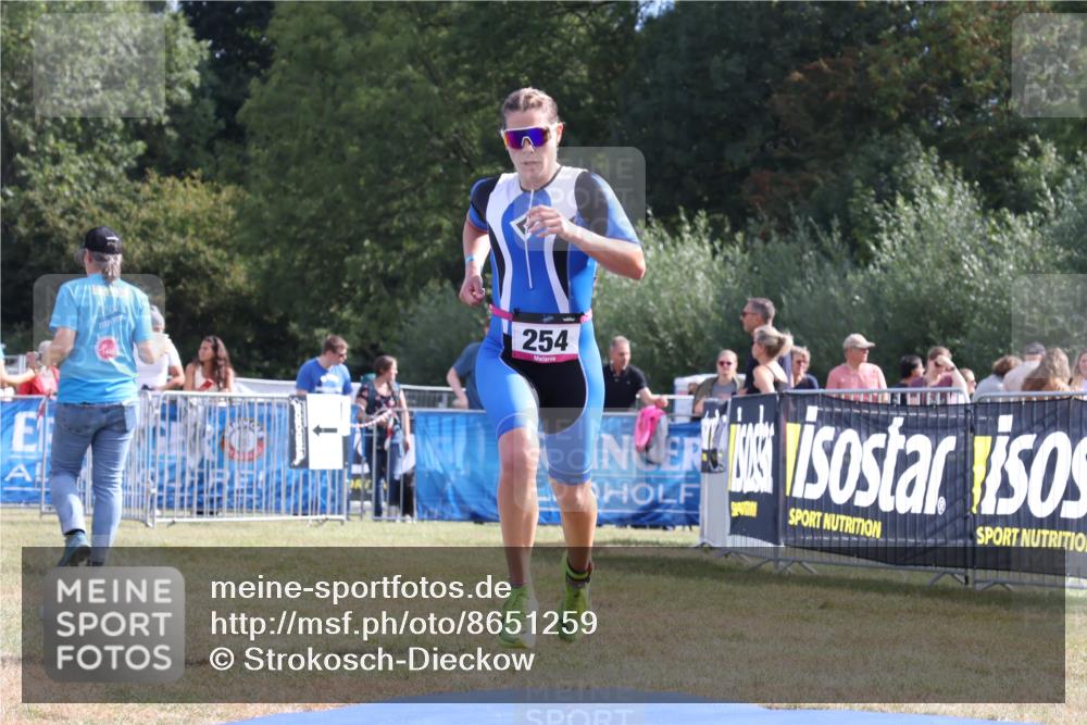 31.08.2025 - Elbe Triathlon Hamburg Strokosch-Dieckow http://msf.ph/oto/8651259 31.08.2025 10:42:33 Ziel 254 meine-sportfotos.de