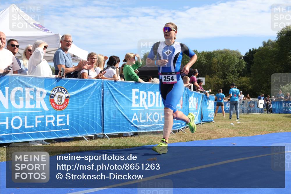 31.08.2025 - Elbe Triathlon Hamburg Strokosch-Dieckow http://msf.ph/oto/8651263 31.08.2025 10:42:35 Ziel 254, 261 meine-sportfotos.de