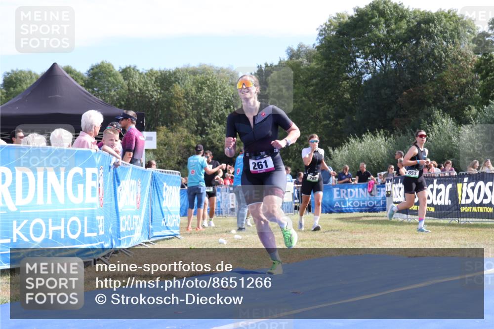 31.08.2025 - Elbe Triathlon Hamburg Strokosch-Dieckow http://msf.ph/oto/8651266 31.08.2025 10:42:43 Ziel 261 meine-sportfotos.de