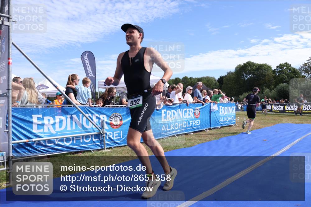31.08.2025 - Elbe Triathlon Hamburg Strokosch-Dieckow http://msf.ph/oto/8651358 31.08.2025 10:45:19 Ziel 383, 532 meine-sportfotos.de