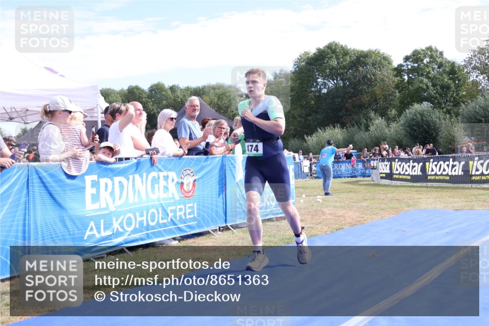 31.08.2025 - Elbe Triathlon Hamburg Strokosch-Dieckow http://msf.ph/oto/8651363 31.08.2025 10:45:25 Ziel  meine-sportfotos.de