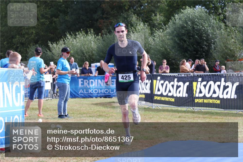 31.08.2025 - Elbe Triathlon Hamburg Strokosch-Dieckow http://msf.ph/oto/8651367 31.08.2025 10:45:51 Ziel 425 meine-sportfotos.de